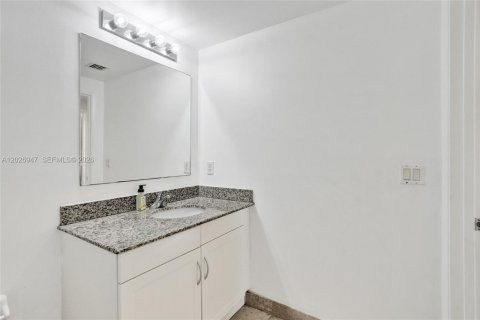 Купить кондоминиум в Майами, Флорида 3 спальни, 138.98м2, № 2146475 - фото 18