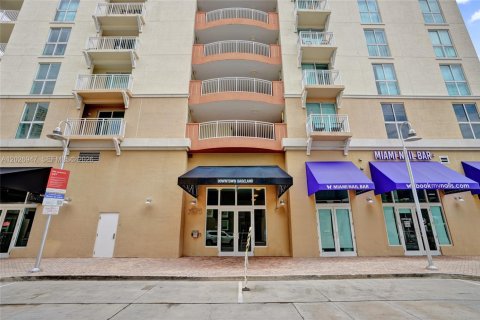 Купить кондоминиум в Майами, Флорида 3 спальни, 138.98м2, № 2146475 - фото 2