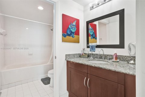 Купить кондоминиум в Майами, Флорида 3 спальни, 138.98м2, № 2146475 - фото 17