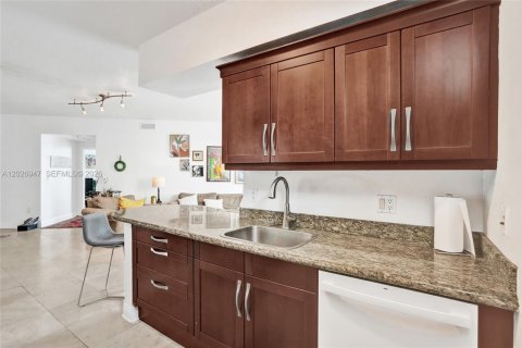 Купить кондоминиум в Майами, Флорида 3 спальни, 138.98м2, № 2146475 - фото 4