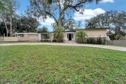 House in Jacksonville, Florida 4 bedrooms, 254.37 sq.m. № 885624 - photo 1