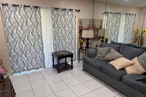 Condominio en alquiler en Fort Lauderdale, Florida, 1 dormitorio, 70.23 m2 № 2075101 - foto 5