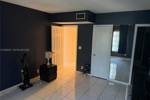 Condominio en alquiler en Fort Lauderdale, Florida, 1 dormitorio, 70.23 m2 № 2075101 - foto 17
