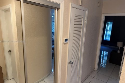 Condominio en alquiler en Fort Lauderdale, Florida, 1 dormitorio, 70.23 m2 № 2075101 - foto 21
