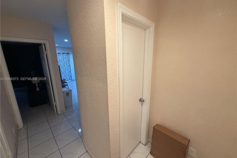 Condominio en alquiler en Fort Lauderdale, Florida, 1 dormitorio, 70.23 m2 № 2075101 - foto 19