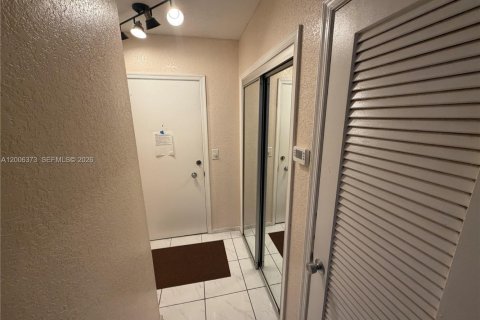 Condominio en alquiler en Fort Lauderdale, Florida, 1 dormitorio, 70.23 m2 № 2075101 - foto 18