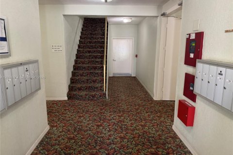 Condominio en alquiler en Fort Lauderdale, Florida, 1 dormitorio, 70.23 m2 № 2075101 - foto 3