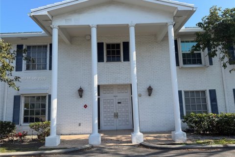 Condominio en alquiler en Fort Lauderdale, Florida, 1 dormitorio, 70.23 m2 № 2075101 - foto 2