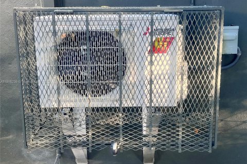 Купить коммерческую недвижимость в Майами, Флорида № 1971406 - фото 8