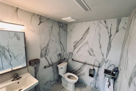 Купить коммерческую недвижимость в Майами, Флорида № 1971406 - фото 7