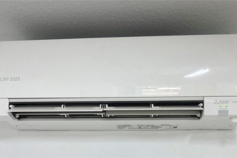 Купить коммерческую недвижимость в Майами, Флорида № 1971406 - фото 11