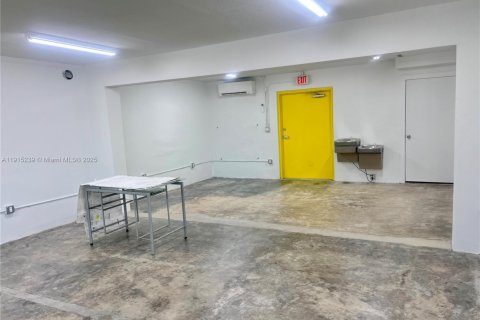 Купить коммерческую недвижимость в Майами, Флорида № 1971406 - фото 3