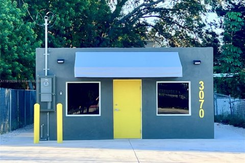 Купить коммерческую недвижимость в Майами, Флорида № 1971406 - фото 2