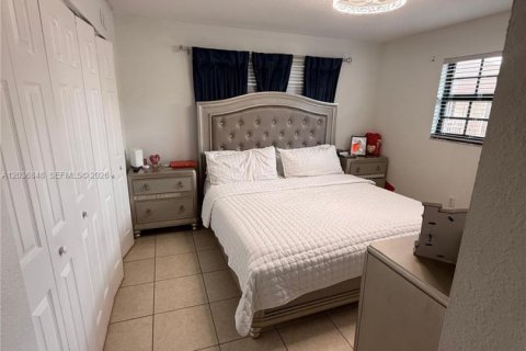 Снять в аренду таунхаус в Майами, Флорида 3 спальни, 116.87м2, № 2085481 - фото 13