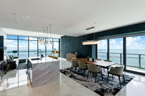 Condo in Miami, Florida, 3 bedrooms  № 1943416 - photo 3