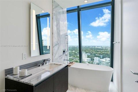 Condo in Miami, Florida, 3 bedrooms  № 1943416 - photo 20