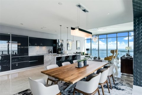 Condo in Miami, Florida, 3 bedrooms  № 1943416 - photo 12