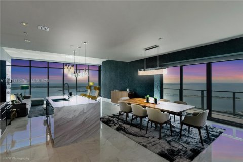 Condo in Miami, Florida, 3 bedrooms  № 1943416 - photo 25