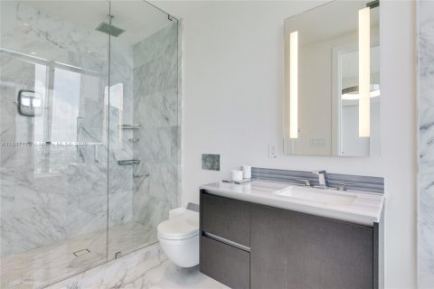 Condo in Miami, Florida, 3 bedrooms  № 1943416 - photo 19