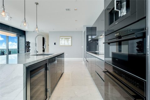 Condo in Miami, Florida, 3 bedrooms  № 1943416 - photo 15