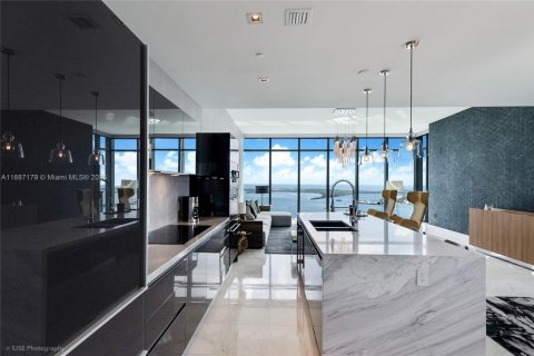 Condo in Miami, Florida, 3 bedrooms  № 1943416 - photo 13