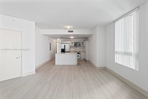 Condo in Miami, Florida, 1 bedroom  № 1696341 - photo 5