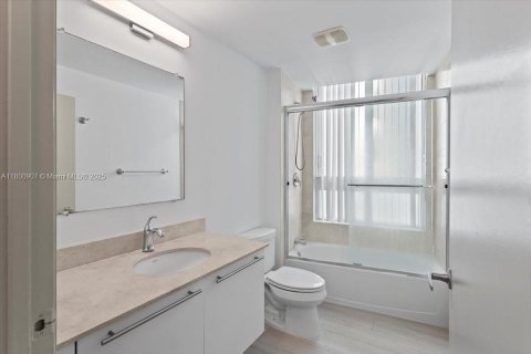 Condo in Miami, Florida, 1 bedroom  № 1696341 - photo 18