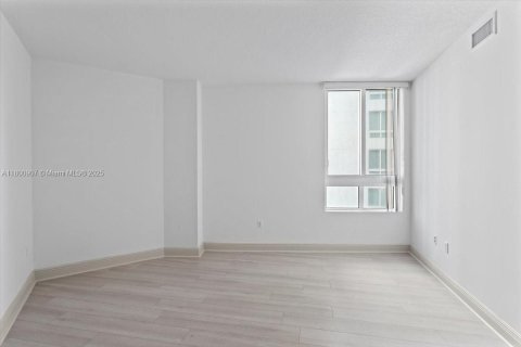 Condo in Miami, Florida, 1 bedroom  № 1696341 - photo 14