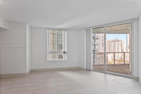 Condo in Miami, Florida, 1 bedroom  № 1696341 - photo 9