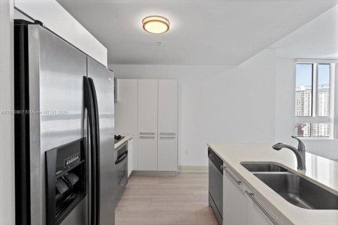 Condo in Miami, Florida, 1 bedroom  № 1696341 - photo 12