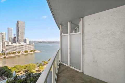 Condo in Miami, Florida, 1 bedroom  № 1696341 - photo 1