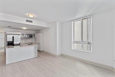 Condo in Miami, Florida, 1 bedroom  № 1696341 - photo 7