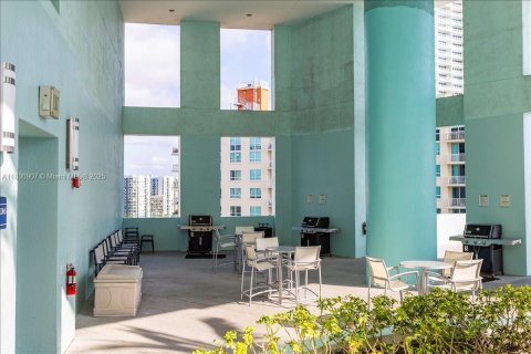Condo in Miami, Florida, 1 bedroom  № 1696341 - photo 29