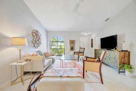 House in Sarasota, Florida 3 bedrooms, 127.55 sq.m. № 2157143 - photo 5
