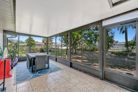 House in Sarasota, Florida 3 bedrooms, 127.55 sq.m. № 2157143 - photo 20