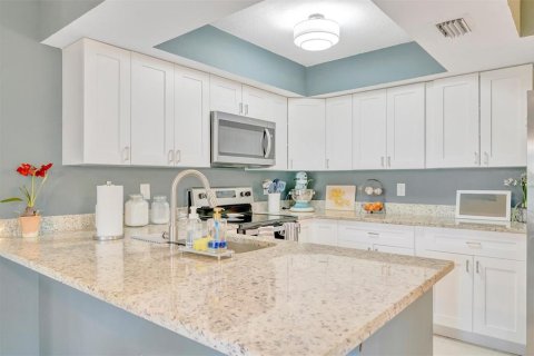 House in Sarasota, Florida 3 bedrooms, 127.55 sq.m. № 2157143 - photo 14