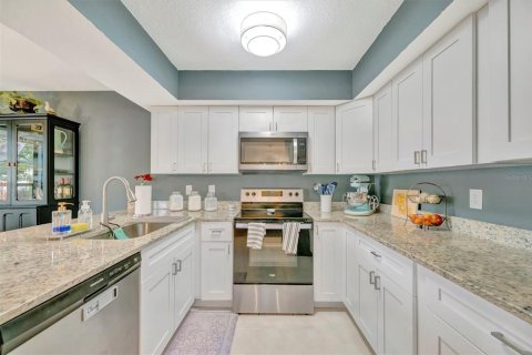 House in Sarasota, Florida 3 bedrooms, 127.55 sq.m. № 2157143 - photo 15