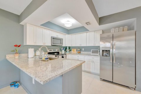 House in Sarasota, Florida 3 bedrooms, 127.55 sq.m. № 2157143 - photo 13