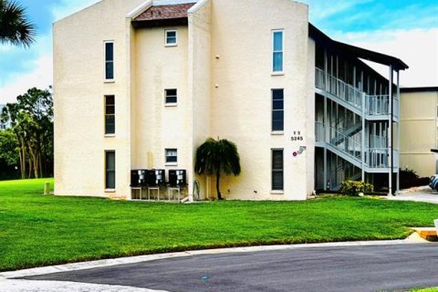 Condo in New Port Richey, Florida, 1 bedroom  № 2218657
