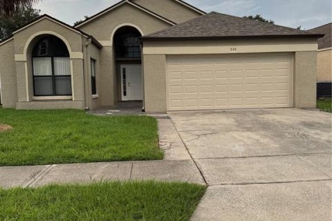 Villa ou maison à louer à Lake Mary, Floride: 3 chambres, 147.81 m2 № 1916915 - photo 1