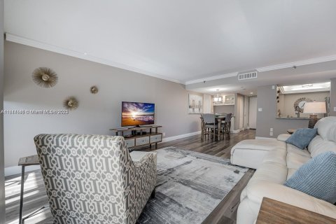 Condo in Pompano Beach, Florida, 2 bedrooms  № 1776104 - photo 9
