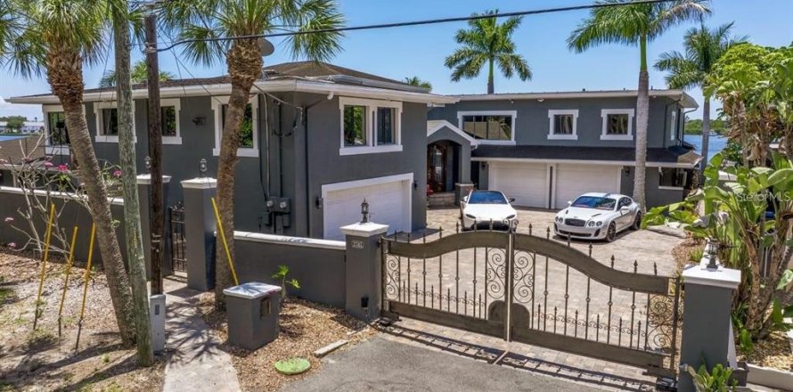 Casa en Saint Petersburg, Florida 7 dormitorios, 675.31 m2 № 2380974
