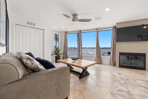 Casa en venta en Saint Petersburg, Florida, 7 dormitorios, 675.31 m2 № 2380974 - foto 18