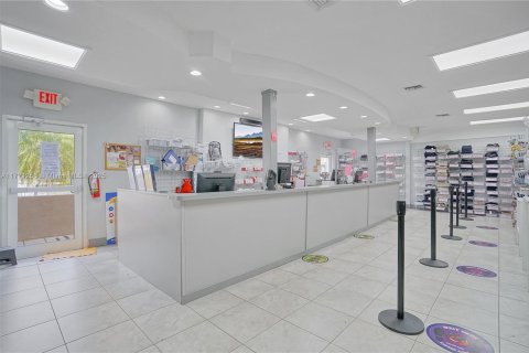 Propiedad comercial en venta en Miami, Florida № 2158619 - foto 14