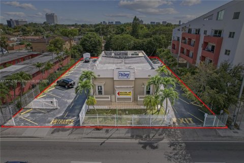 Propiedad comercial en Miami, Florida № 2158619