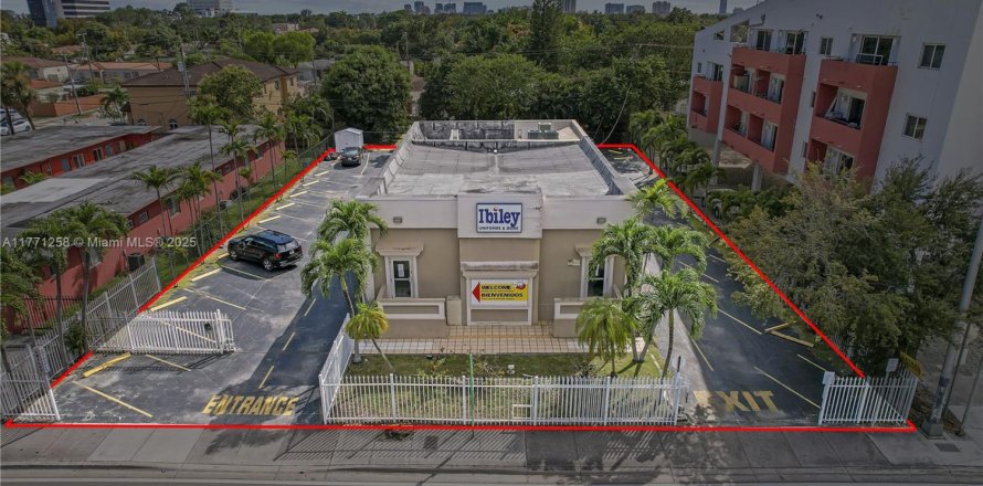 Propiedad comercial en Miami, Florida № 2158619