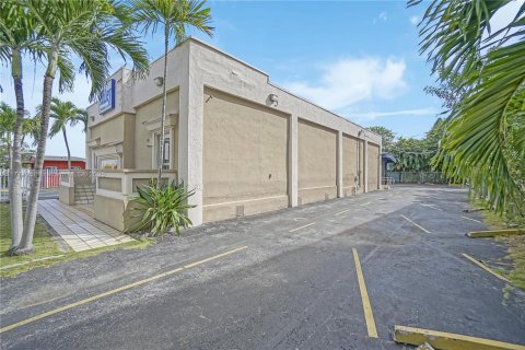 Propiedad comercial en venta en Miami, Florida № 2158619 - foto 19