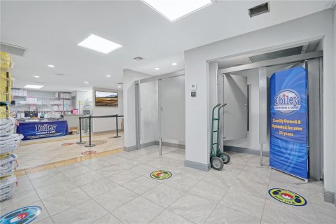 Propiedad comercial en venta en Miami, Florida № 2158619 - foto 9