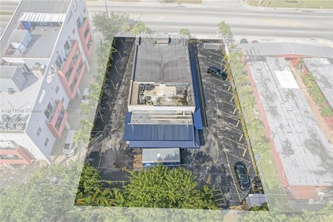 Propiedad comercial en venta en Miami, Florida № 2158619 - foto 3