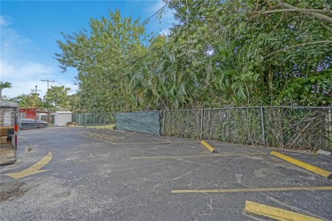 Propiedad comercial en venta en Miami, Florida № 2158619 - foto 21